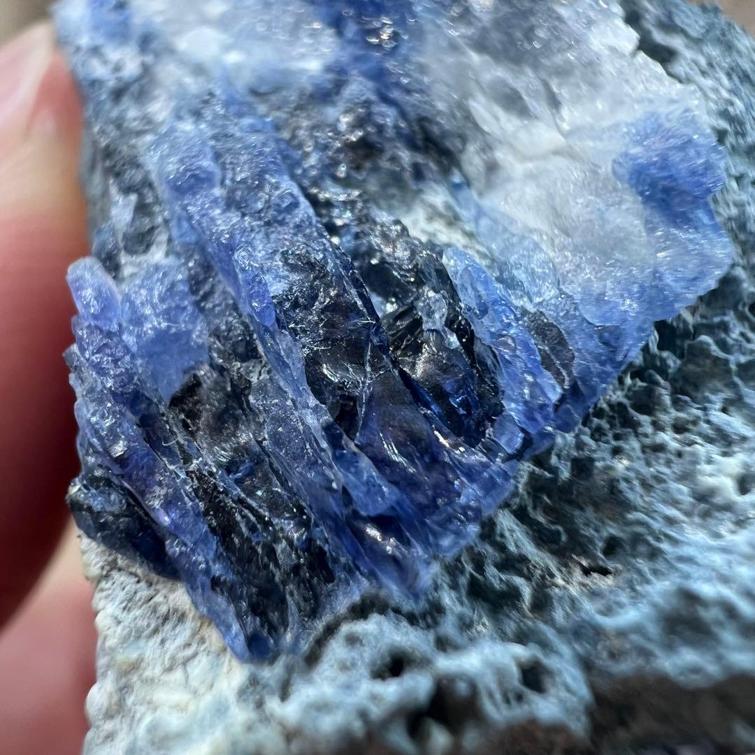 希少石 ベニトアイト ミニチュアサイズ 鉱物 標本 原石