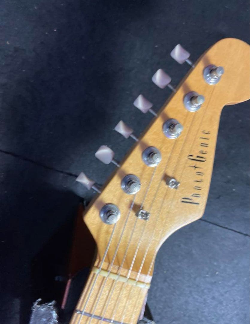 格安放出！photogenicのミニギターを白黒フランケンver！