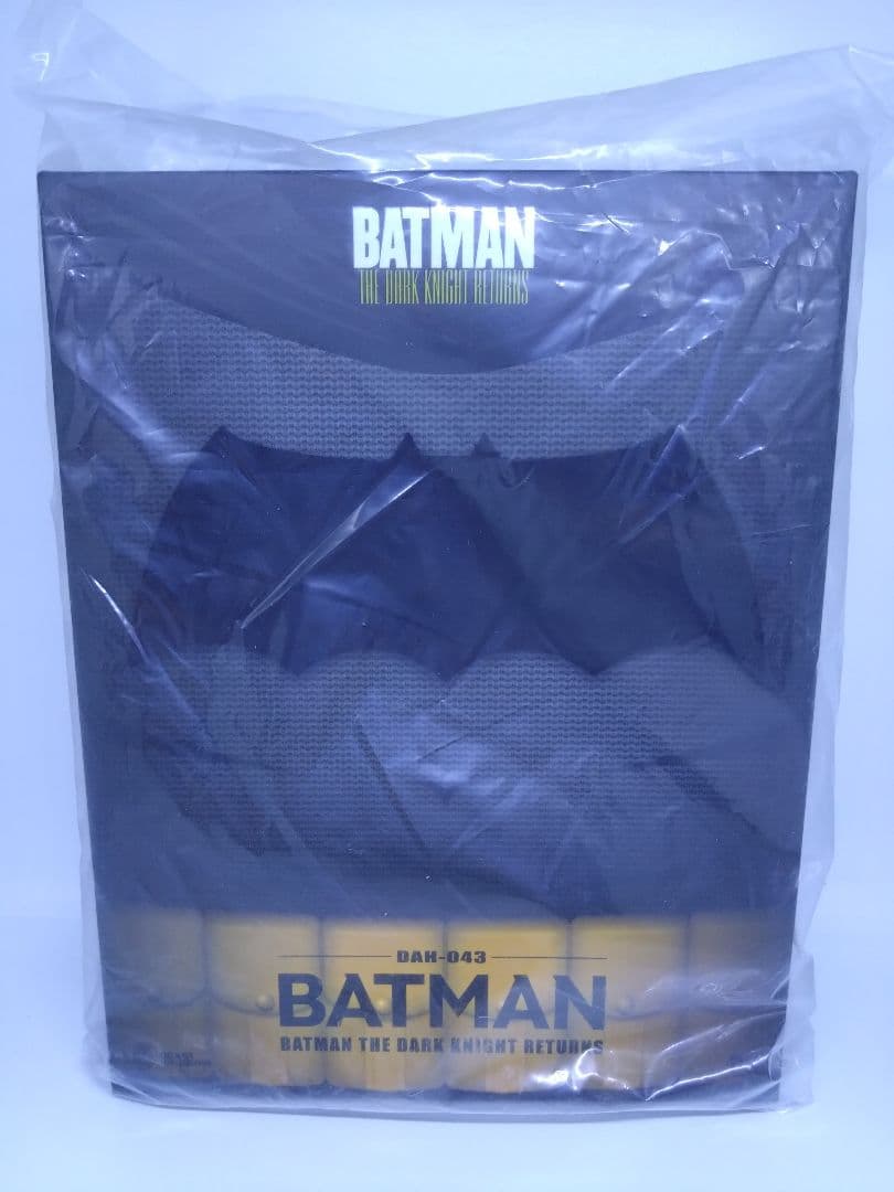 バットマン　ダークナイトリターンズ　ビーストキングダム　フィギュア　2体セット