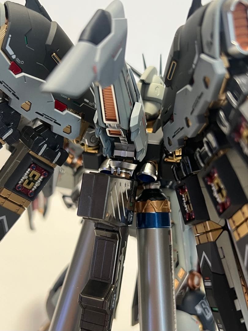 ガンプラ RG 1/144 Hi-νガンダム 塗装完成品