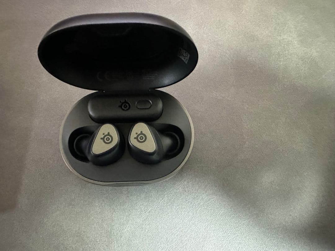 ヘッドホン steelseries arctis gamebuds