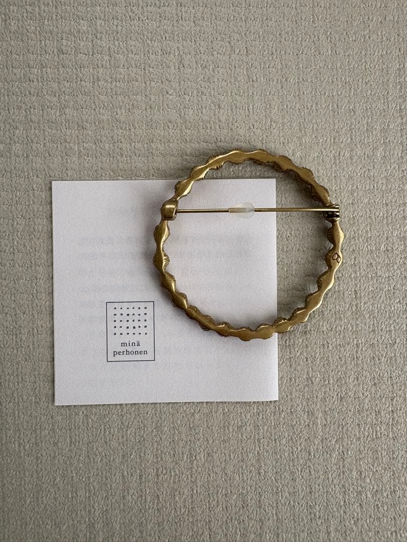 mina perhonen ミナペルホネン　タンバリン　ブローチ　ゴールド