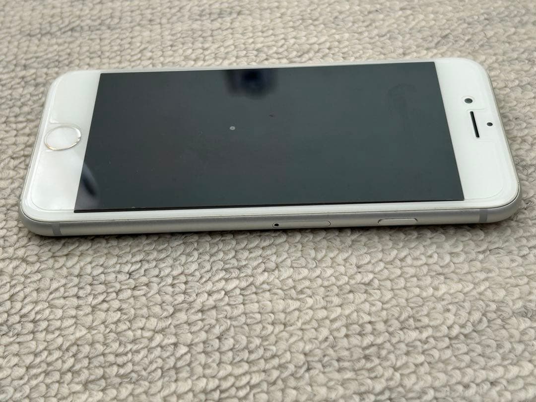 iPhone 8 64GB シルバー（SIMフリー）