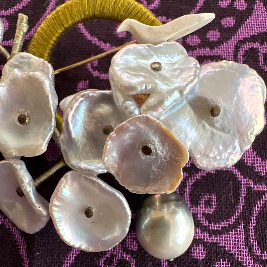 11月23日限定価格　マーダーポーレン　ブローチ（淡水パール・シェル）