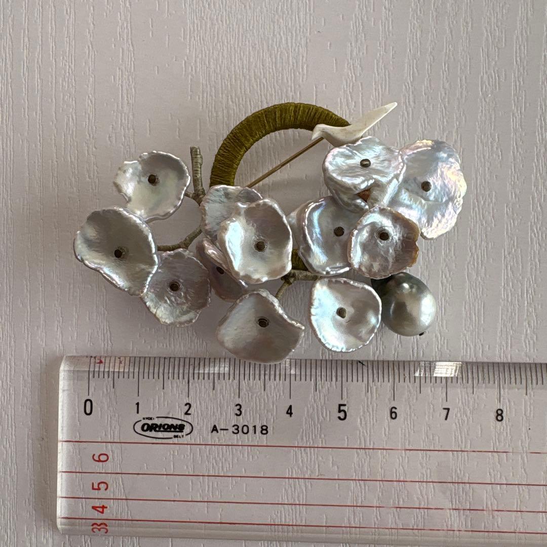 11月23日限定価格　マーダーポーレン　ブローチ（淡水パール・シェル）