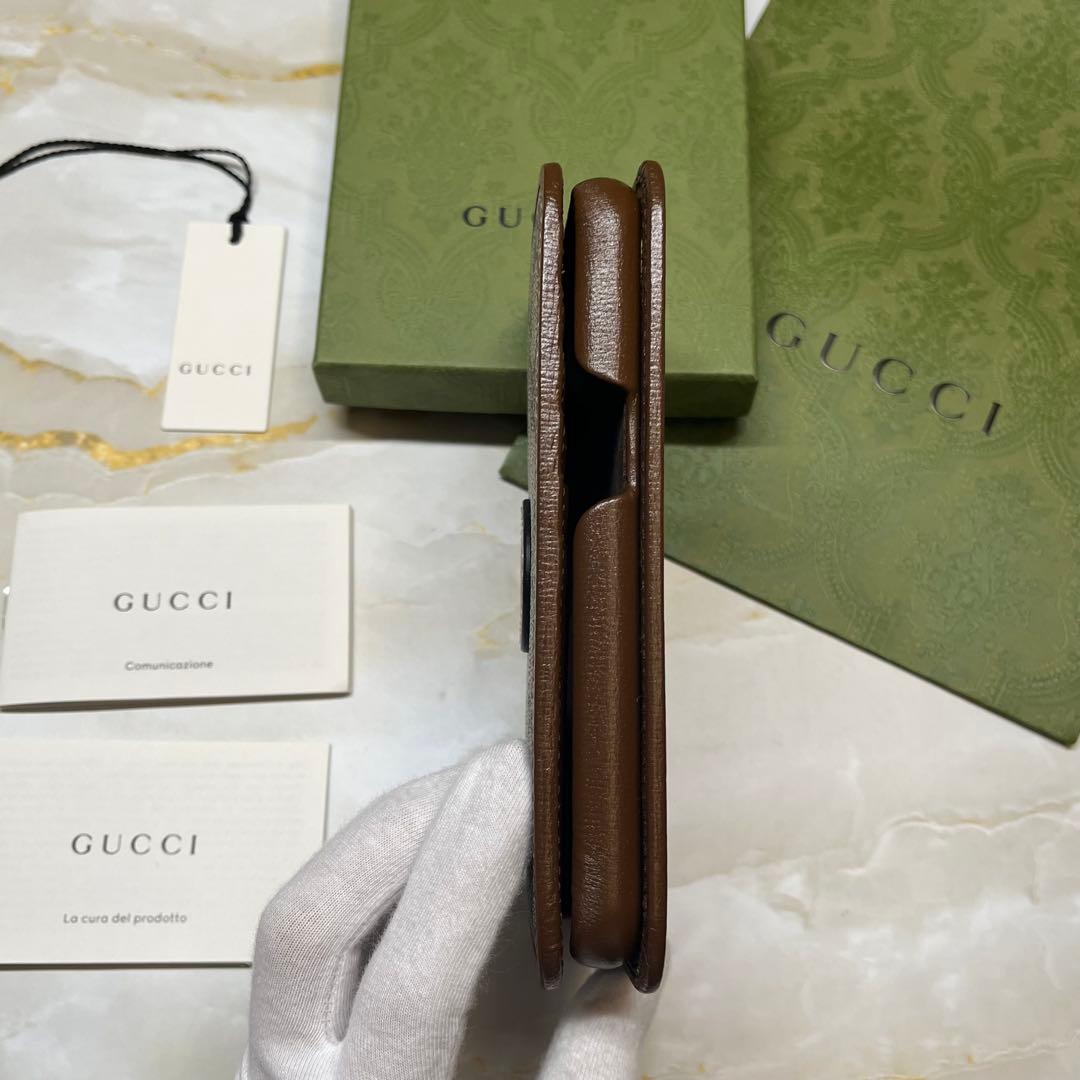 【新品未使用】GUCCI スマホケース iPhone15 手帳型　ラスト