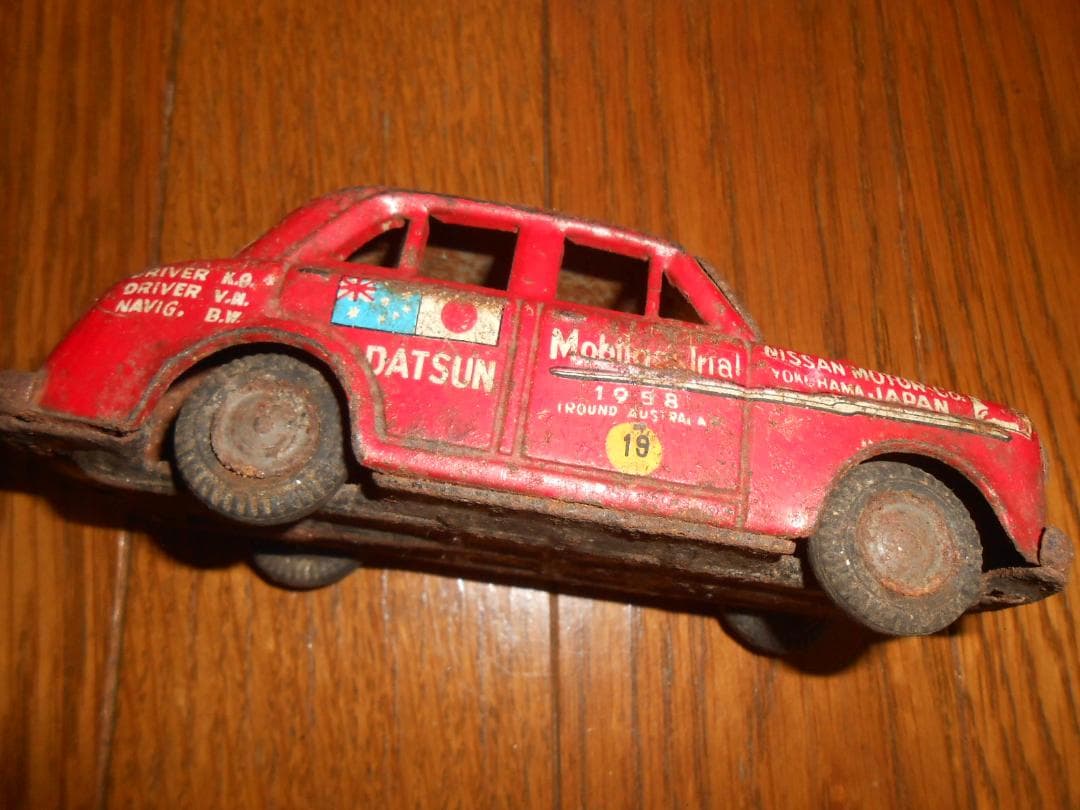 【アイコナ】ブリキカー　ダットサン　（昭和レトロ）