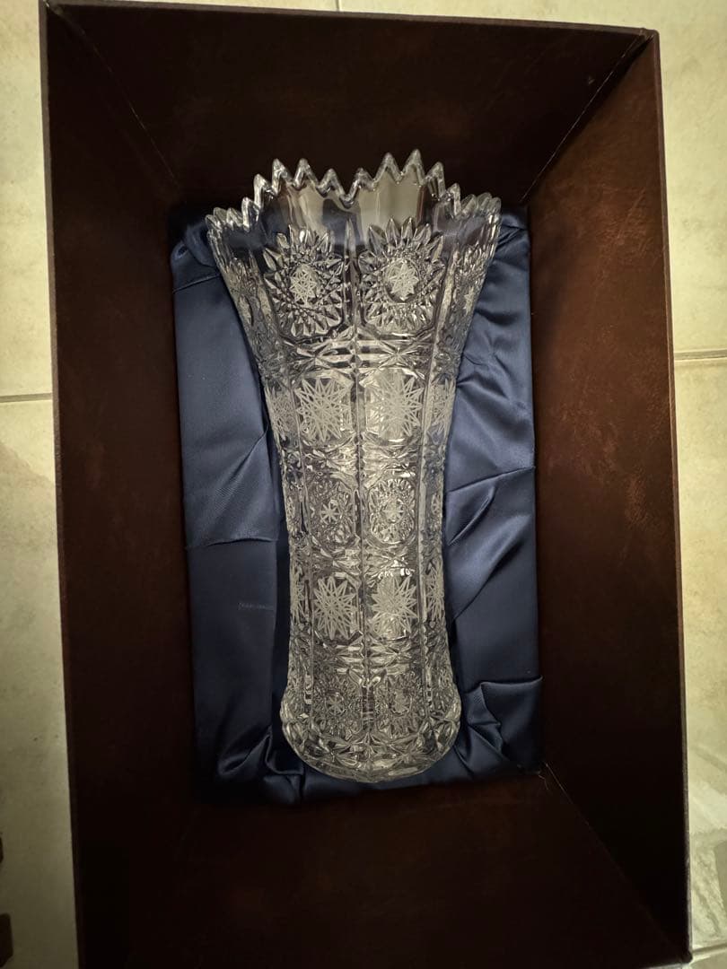 ボヘミアガラス 花瓶　svvー600