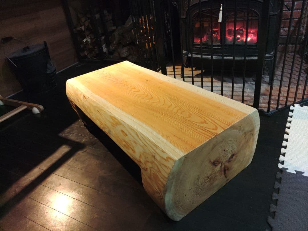 杉丸太のベンチ　ローテーブル