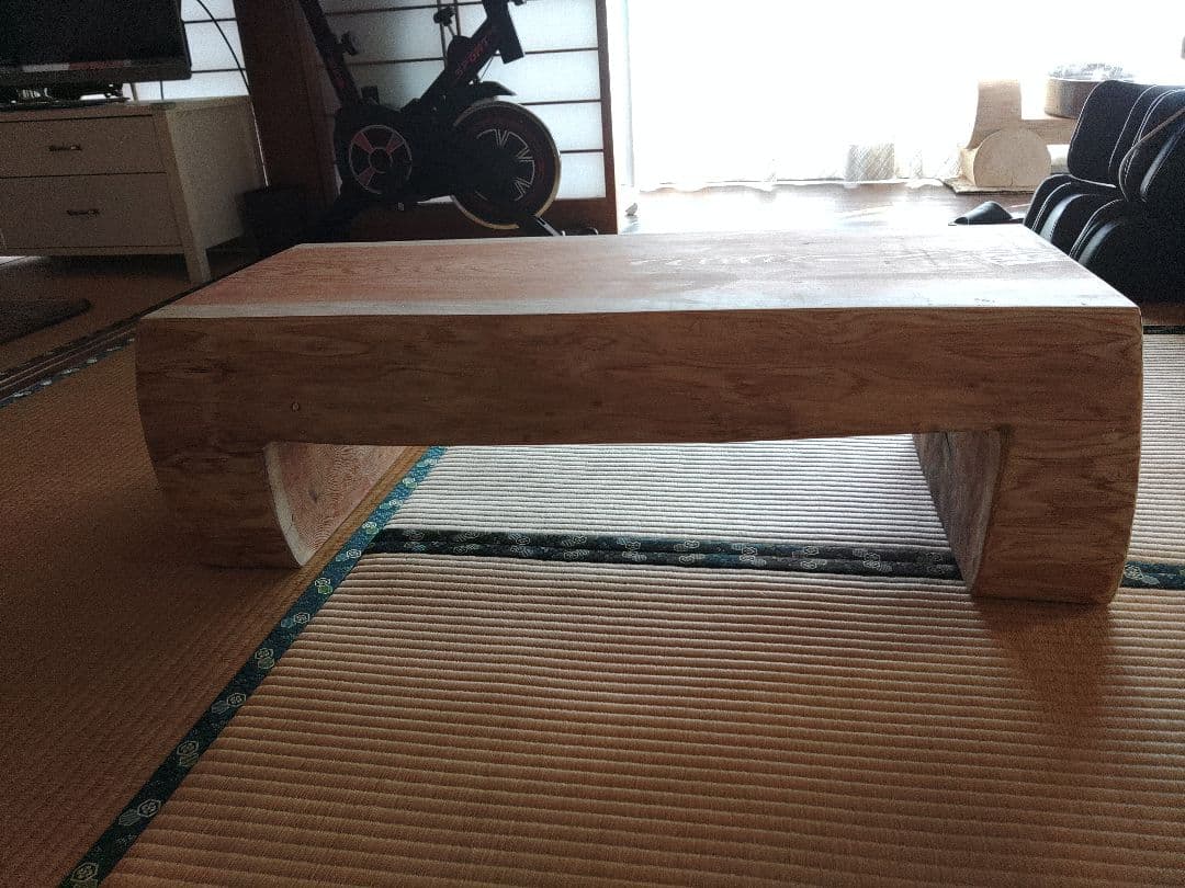 杉丸太のベンチ　ローテーブル
