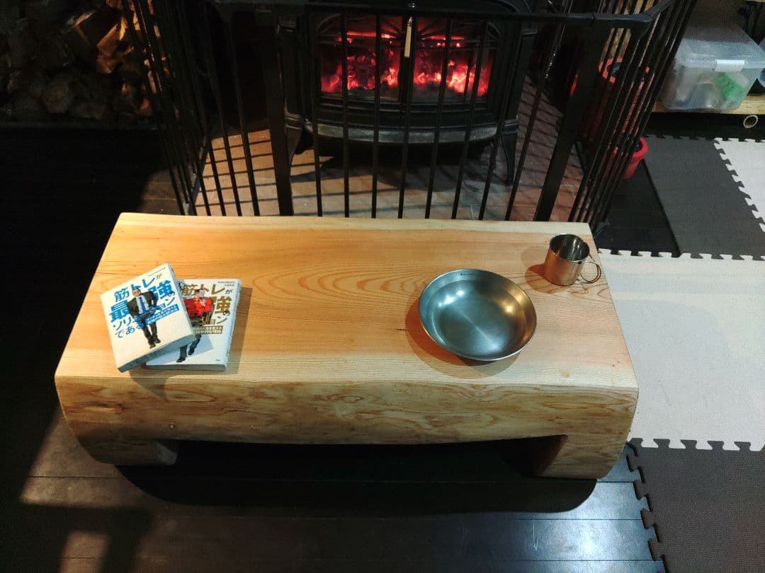 杉丸太のベンチ　ローテーブル