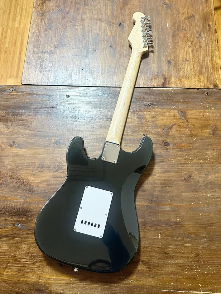 ケース　アーム付き　ストラトタイプ　エレキギター　ブラック