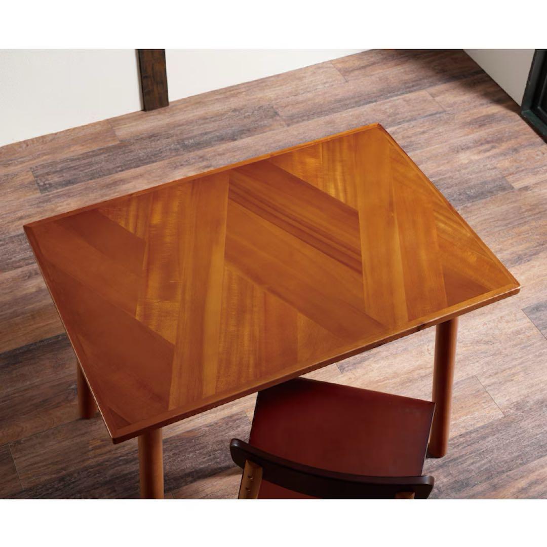 アカシア材のモザイク柄ダイニングテーブル