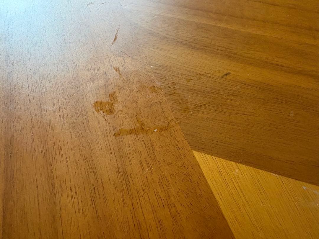 アカシア材のモザイク柄ダイニングテーブル