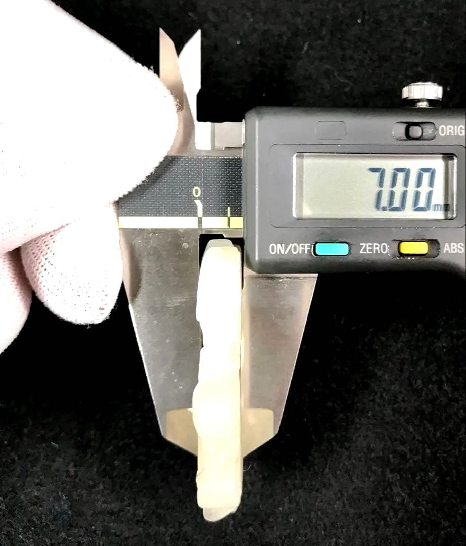 玉飾り物　 4点セット　鏤空彫刻 時代物 細密雕刻 極細工 根付 賞物　美術品