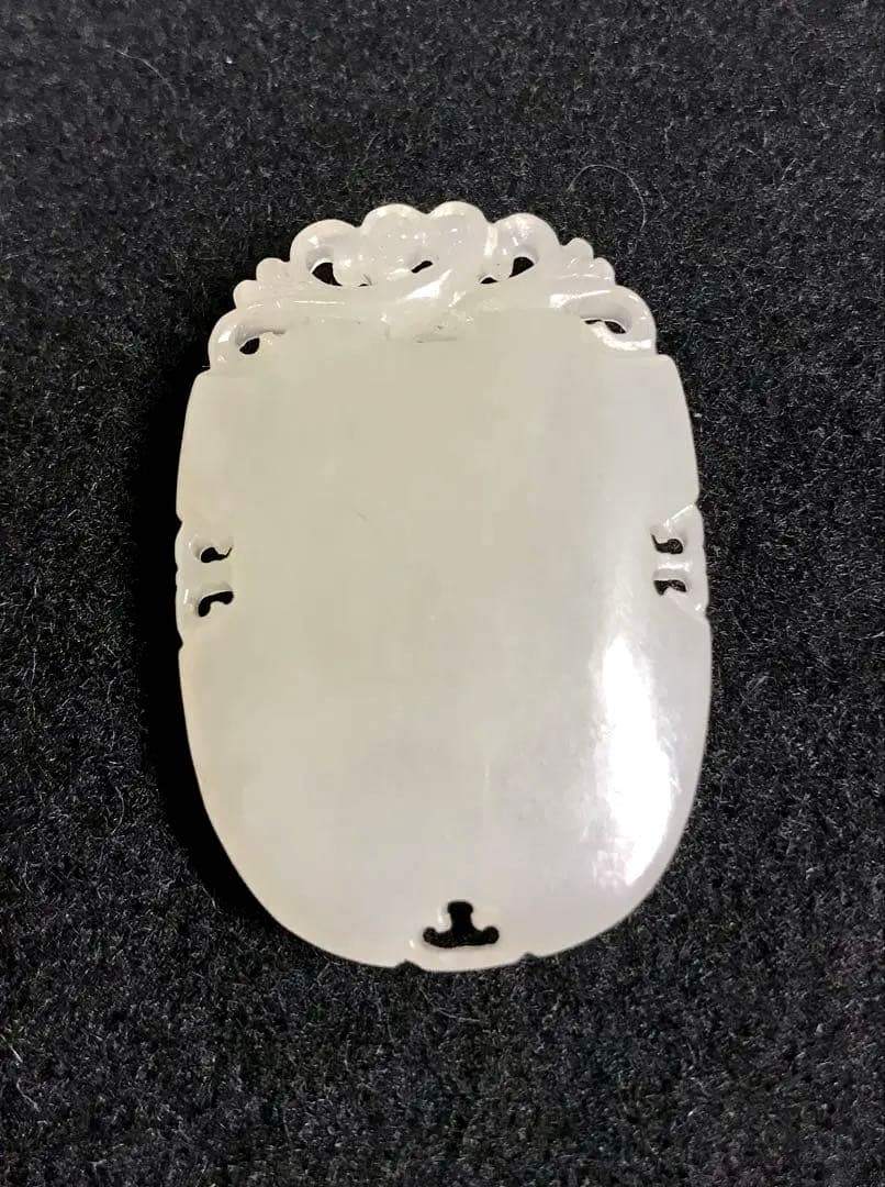 玉飾り物　 4点セット　鏤空彫刻 時代物 細密雕刻 極細工 根付 賞物　美術品