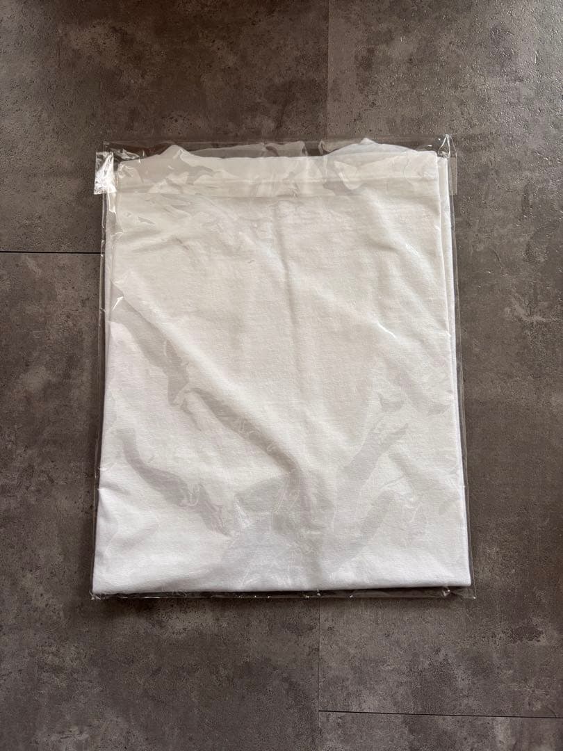 MADISONBLUE HELLO Tシャツ