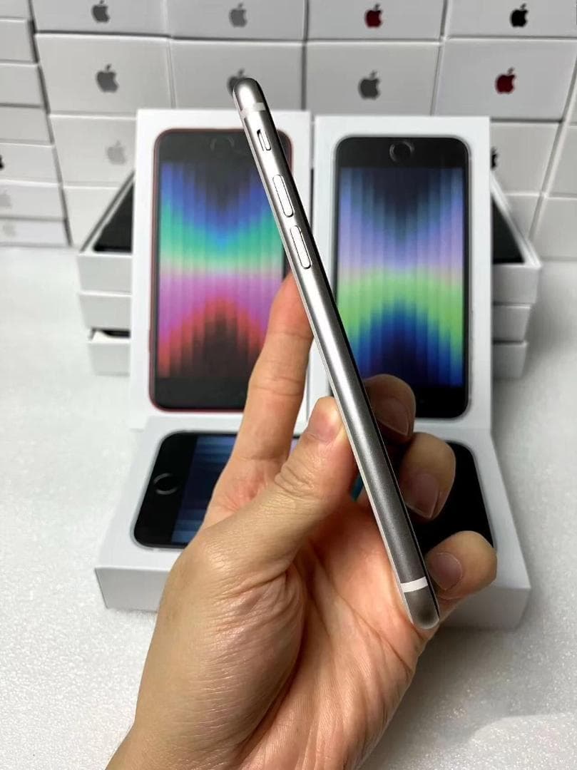 【超人気／超美品】iPhone SE3 64GB｜SIMフリー｜白