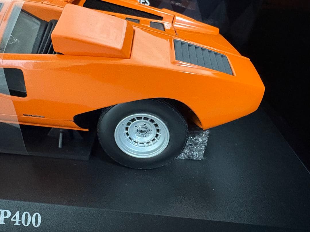 ☆未使用　ランボルギーニ　カウンタック　LP400 1/18 オレンジ　京商