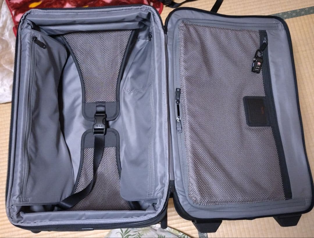 キャリーバッグ　Tumi 機内持込サイズ