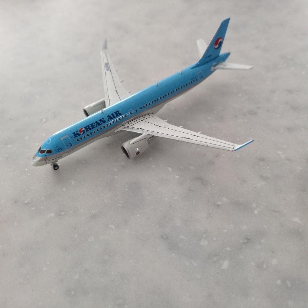 Korean Air Bombardier CS300 1/400スケール