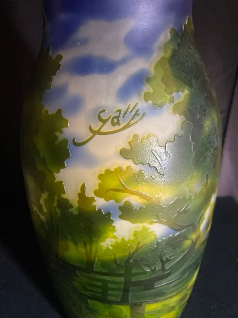 エミール　ガレ風　特大　花瓶　　被せガラス　森の中に小屋　高さ35cm