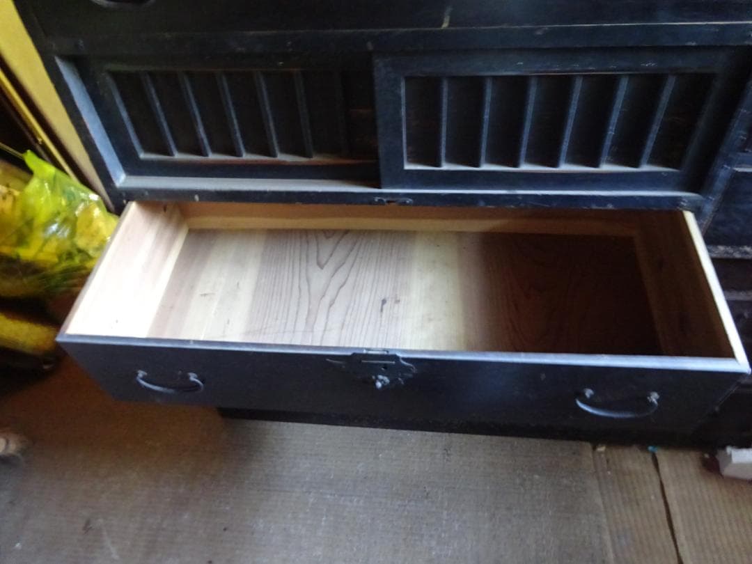 ★最終値　黒箪笥　チェスト　古民家蔵出　骨董　アンティーク　レトロ　古い　古民具