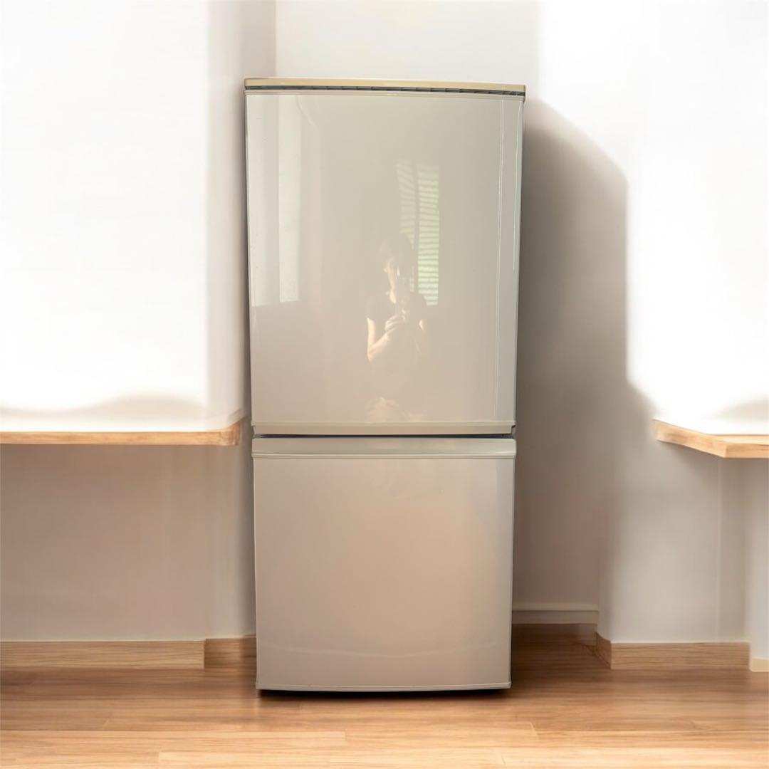 シャープ 冷蔵庫 SJ-D14B-W 137L ノンフロン　1人暮らし向き