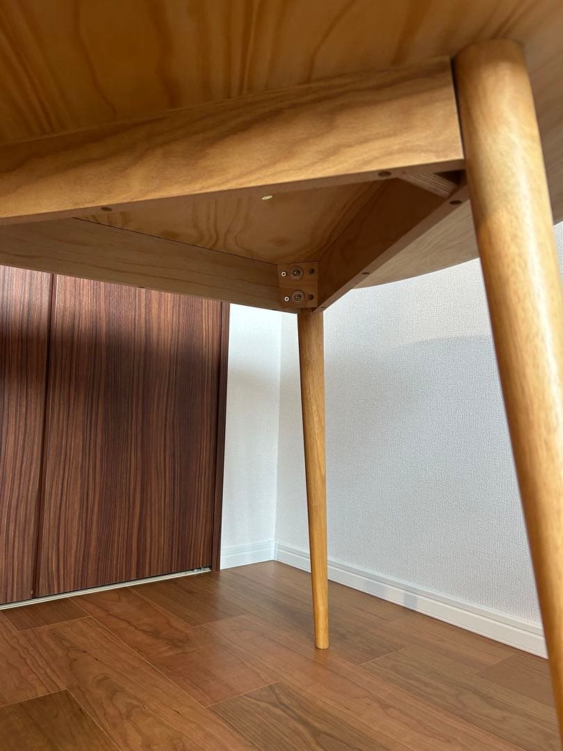 三角形 木製 ダイニングテーブル