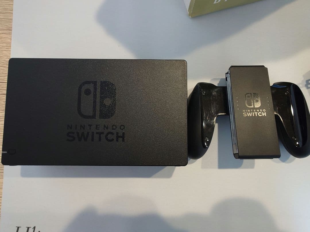 NintendoSwitch本体+Joy-Con充電グリップ+LANアダプター