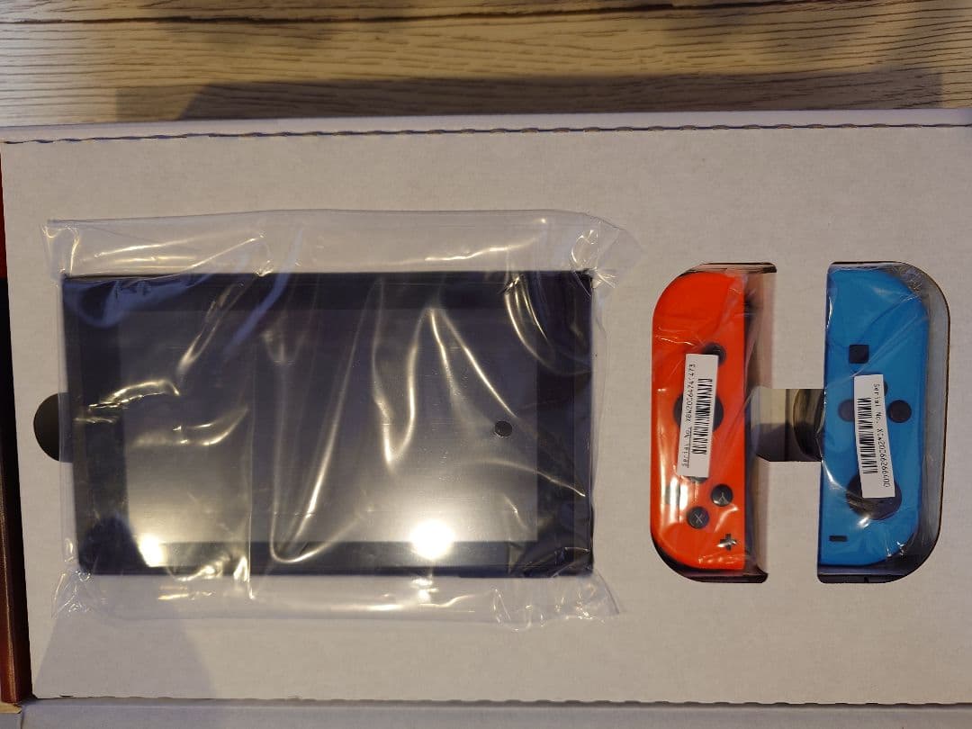 NintendoSwitch本体+Joy-Con充電グリップ+LANアダプター