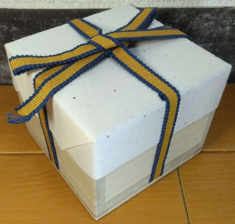 人間国宝 金城次郎 魚紋ぐい呑 栞 共箱 美品 やちむん 壺屋焼 壷屋焼