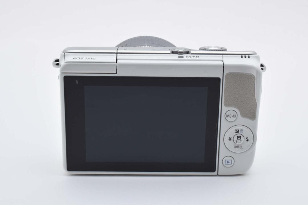 ■ 美品 ■ キャノン　Canon EOS M10 ホワイト レンズ付き