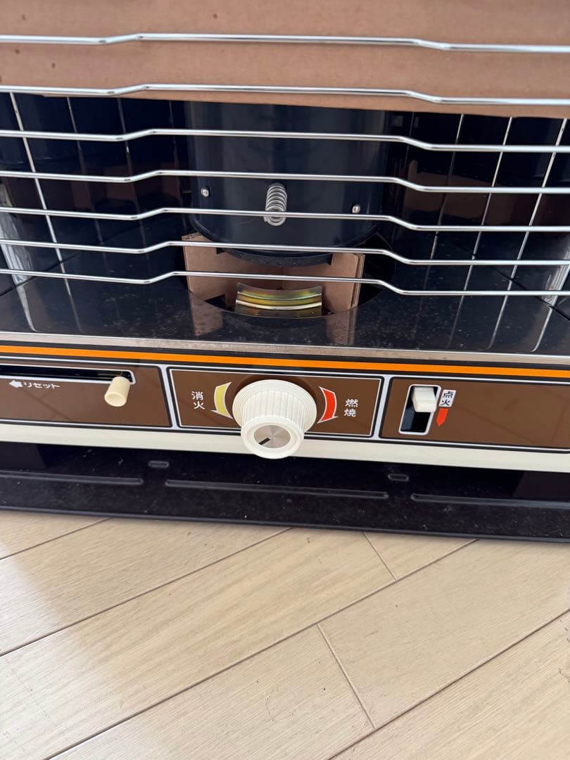 コロナ石油ストーブ 手動ダイヤル式 ホワイト・ブラウン