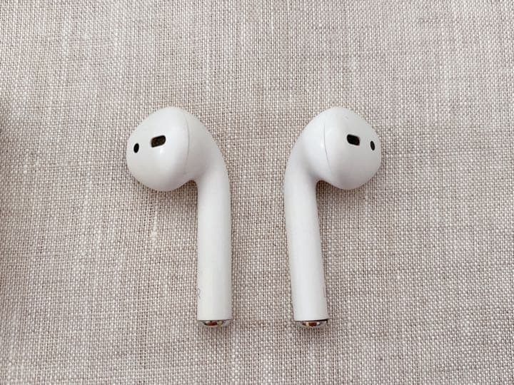 ヘッドホン Apple AirPods dMV7N2J/A