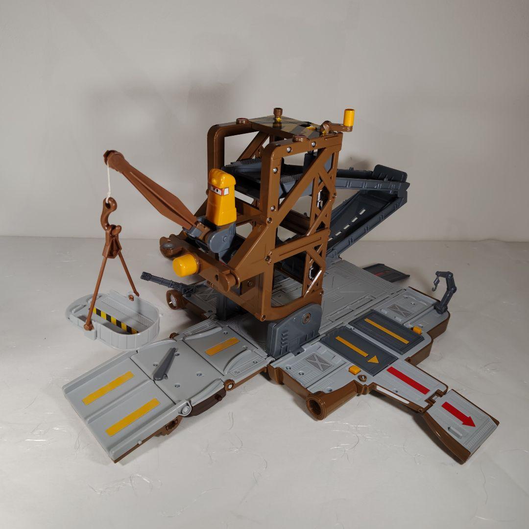 【とむ】トミカ　コースに変身！マックイーン＆基地に変身！メーター