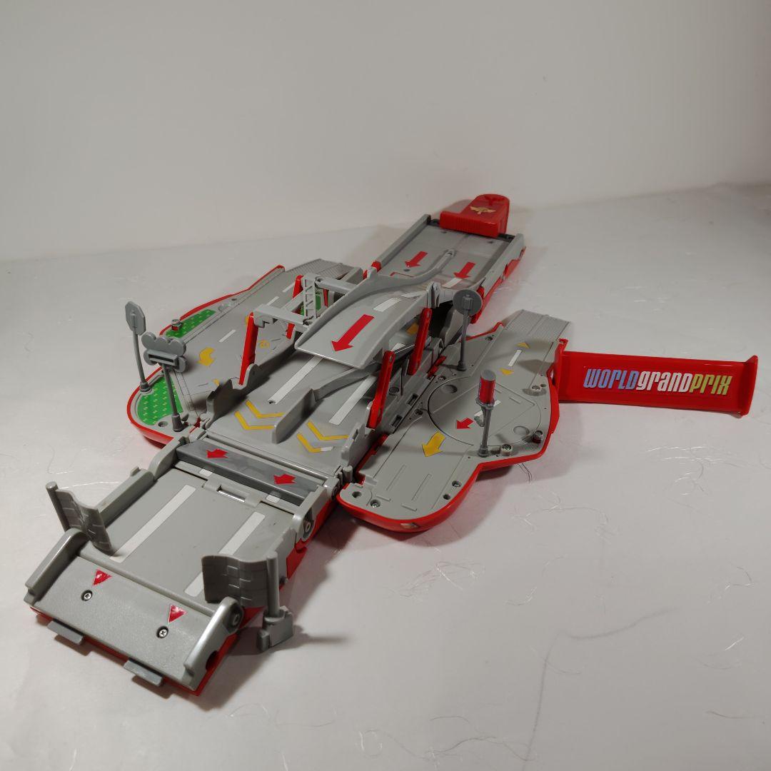 【とむ】トミカ　コースに変身！マックイーン＆基地に変身！メーター