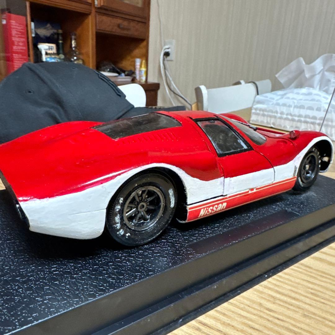 Nissan R8 1/18スケールモデル 赤白