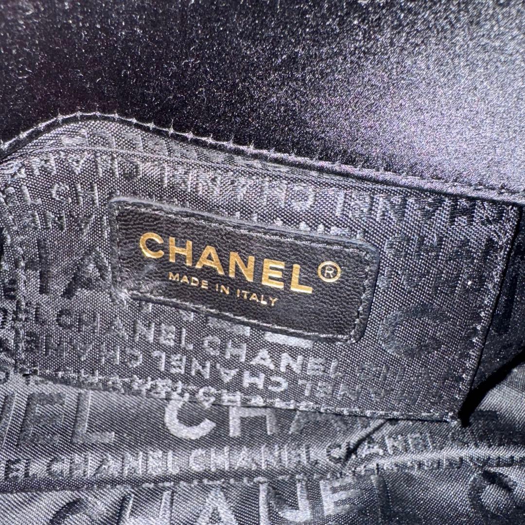 CHANEL ブラック チョコバーショルダーバッグ サテン