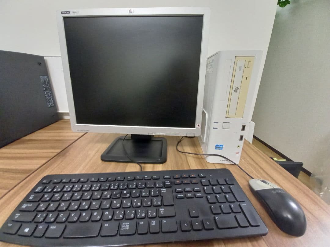 Epson中古デスクトップパソコン(モニター・マウス・キーボード付)