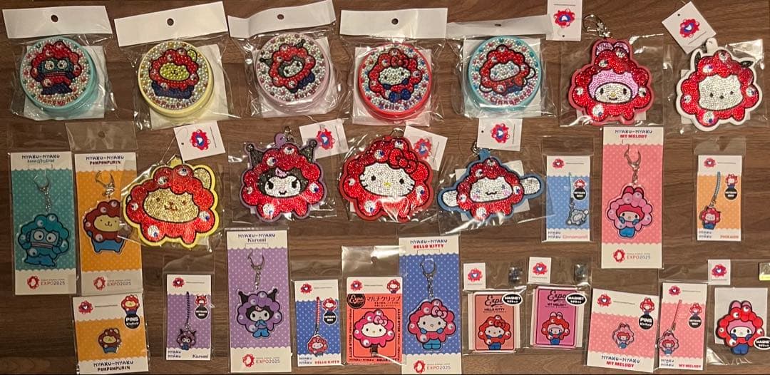 バラ売り可能！　ミャクミャク　サンリオ　クリア　キーホルダー　キラキラ　ラムネ缶