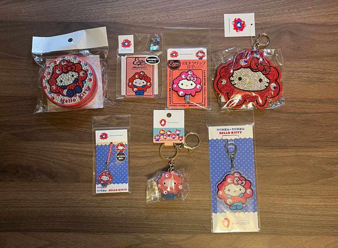 バラ売り可能！　ミャクミャク　サンリオ　クリア　キーホルダー　キラキラ　ラムネ缶