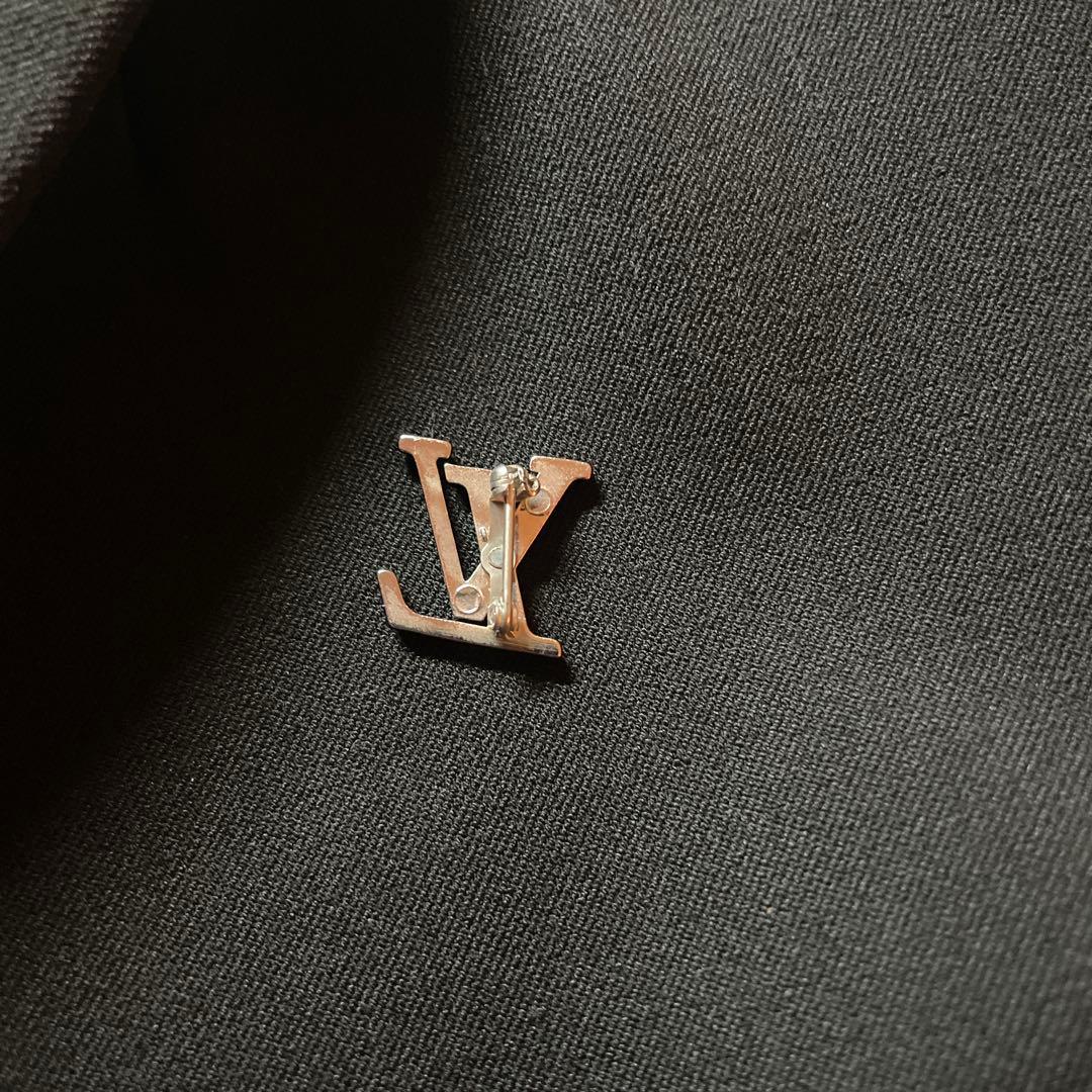 ルイヴィトン ピンバッジ