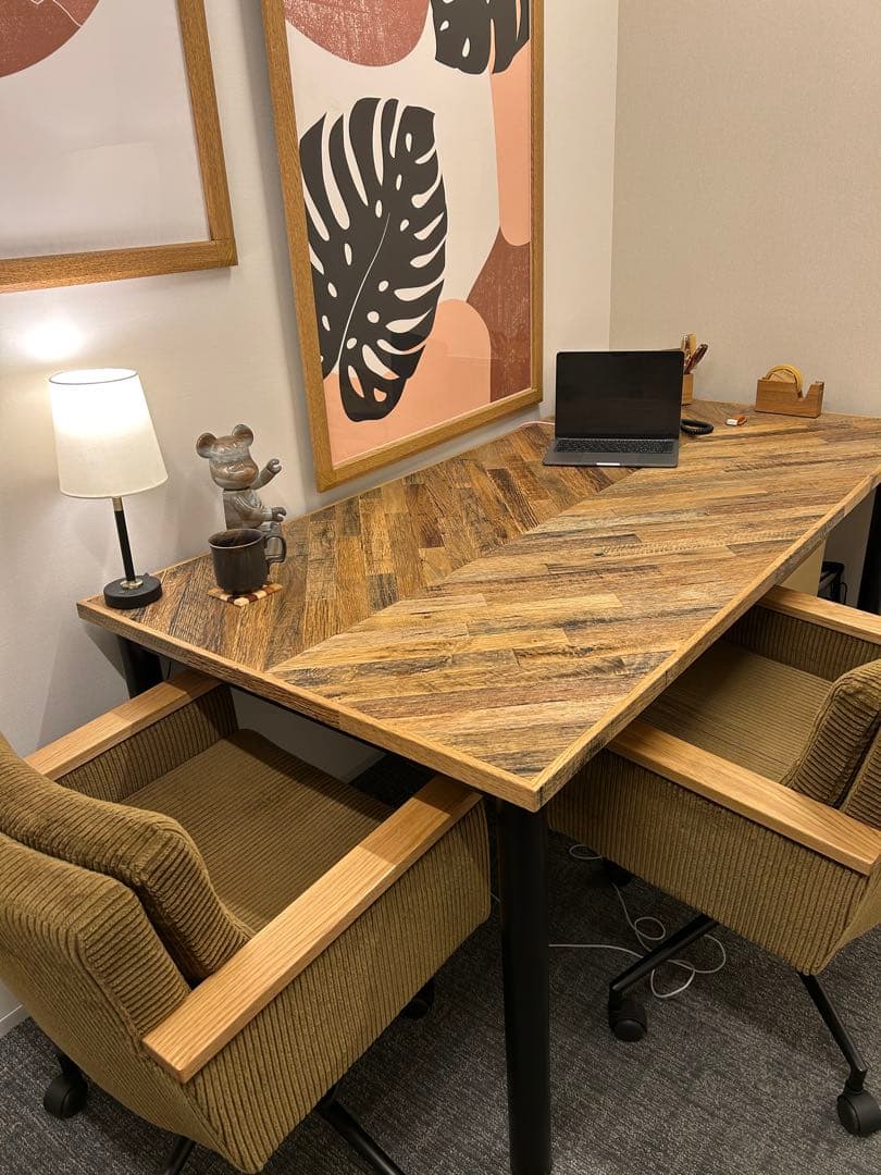 [美品/匿名配送]古材を使ったオシャレなオークヘリンボーンの大型の木製テーブル