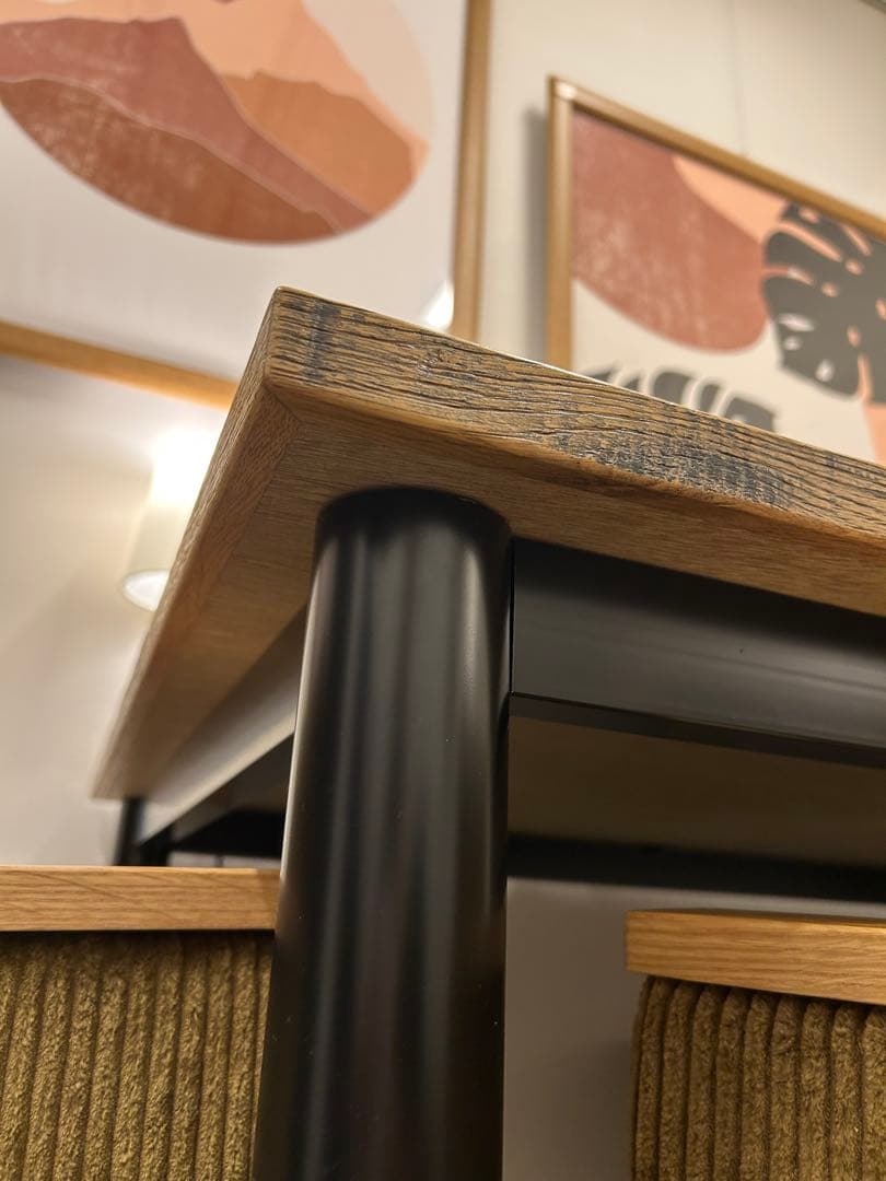 [美品/匿名配送]古材を使ったオシャレなオークヘリンボーンの大型の木製テーブル