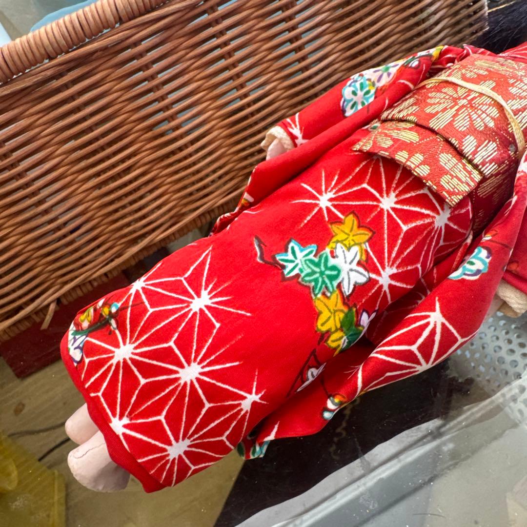 髪がのびる？　市松人形 赤い着物 陶器製