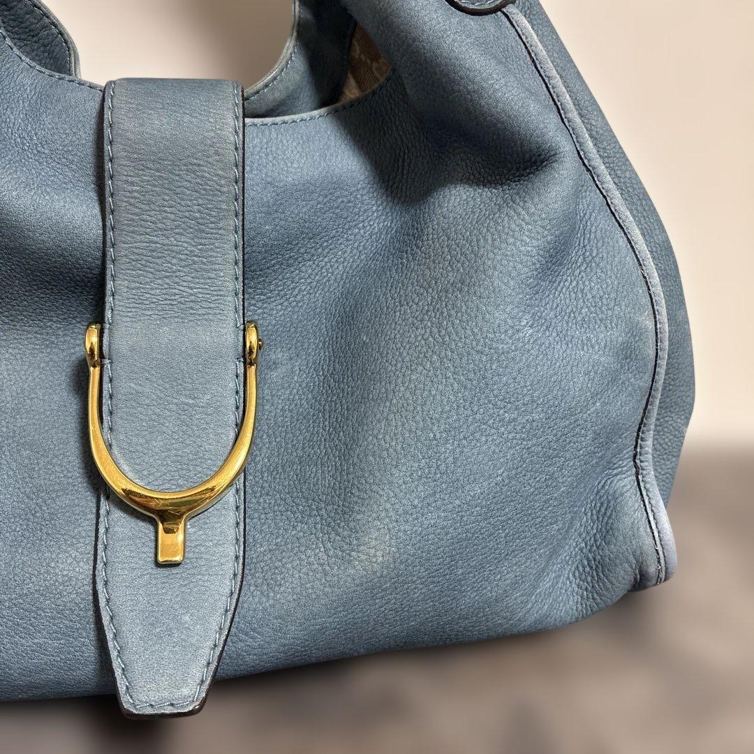 GUCCI レザー ソフトスティラップ A4収納可能