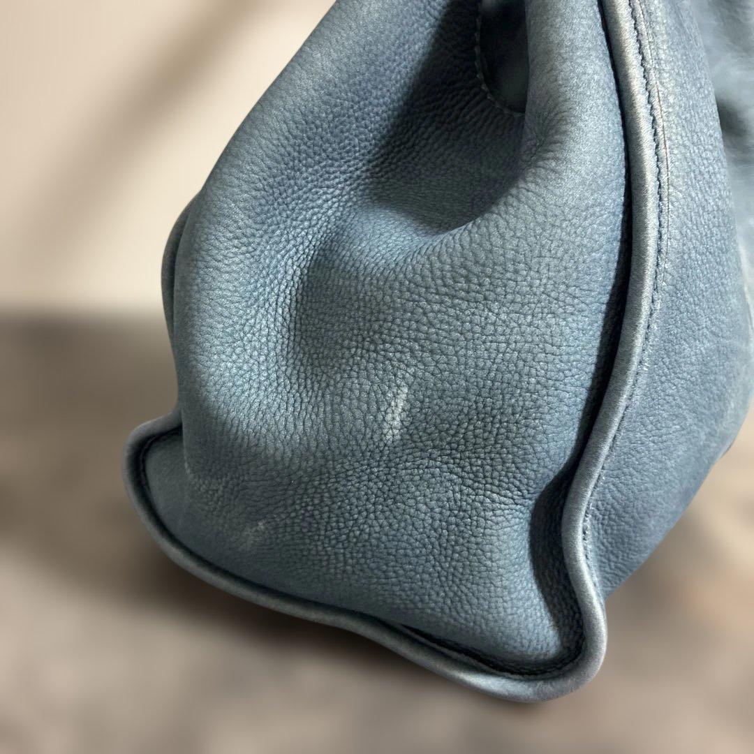 GUCCI レザー ソフトスティラップ A4収納可能