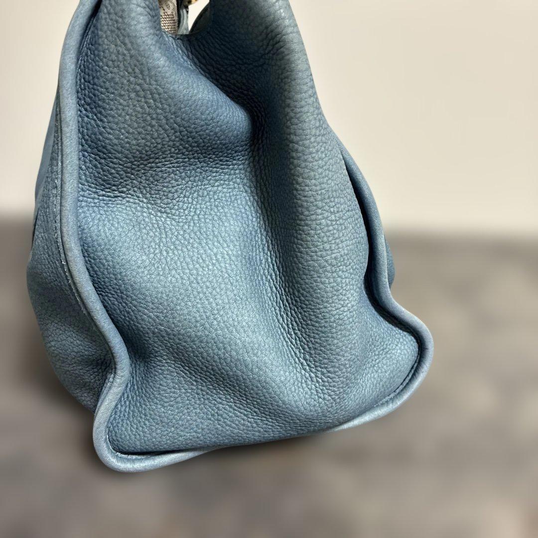 GUCCI レザー ソフトスティラップ A4収納可能