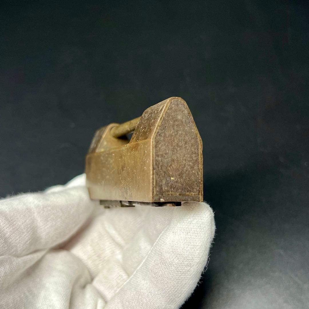 ◎古道具 庵々◎清末〜民国期 真鍮製カラクリ錠前 剣文様 ビットキー付◎珍品中国